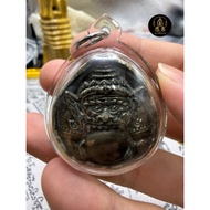 最有名的 拉胡主庙 拉胡食月 背后水银挡降贝 “吃掉”靠近你的霉运和小人 专注于反弹降头、阻挡邪灵侵扰以及化解负能量。 Luang Phor Siro Wat Srisathong Rahu Biag