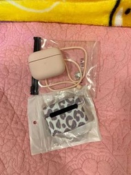 AirPods Pro 殼 (全新)  $30 for two
