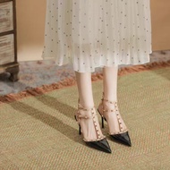 รองเท้าส้นสูงรองเท้าแตะของผู้หญิงรองเท้าส้นสูงแบบพันสายส้นสูง7ซม. พร้อมหมุดปลายแหลม2024รองเท้าแตะรัด