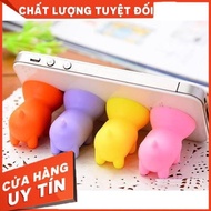 4 pigs holding phones