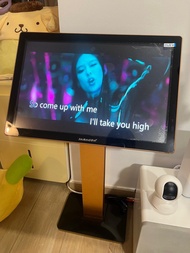 超新淨InAndOn點歌機 22寸最大尺寸顯示屏 保護貼未撕 已購終身永久會員 無限極速下載歌曲