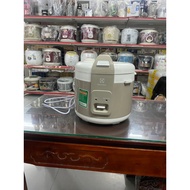 Electrolux 1.8 liter lidded rice cooker E4RC1-350B - Display item