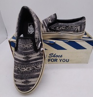 VANS333: ES-041312F ขาว/ดำ ราคาป้าย 2100 ลด 40% เหลือคู่ละ 1260 บาท