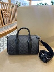 順豐包郵💜COACH 蔻馳 Compass系列小號25號男士波士頓CCF49 CCB83經典標誌老花枕頭包 男女通用款 情侶款 手拿包 手提袋 斜挎包 單肩包 通勤 生日禮物 節日 情人節 Cross