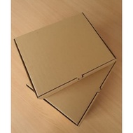 Cardboard Box 31.5x25.5x6.5 cm (Diva) Cardboard / Plain / Box / Carton / Hoodie / Jacket / Mukena / 