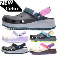 Crocs Hiker Ikat //Buy 1pair Get free 4 Jibbitzs=100฿ สั่งซื้อ 1 คู่แถมตุ๊กตาติดรองเท้าให้ 4 ชิ้น=100฿//  รองเท้าหัวโตผู้หญิง Hiker Clog สีมาใหม่ล่าสุด สวยเลิศโดดเด่นกว่