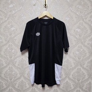 UMBRO PRO TRAINING JERSEY - BRAND NEW WITHOUT TAG - SIZE XL - 77 x 58 cm - BLACK WHITE