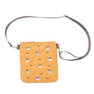 Kusuguru Japan 輕巧款外出收納包 斜背包 棉被小袋式手機包-黃色