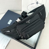 PRADA 三角徽標 織物 腰包 胸包 黑色