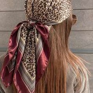 1pc Women's Fashion Regal Geometric Satin Print 90x90cm Square Scarf/Bandana, Suitable For Daily Use