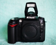 Nikon D90 DSLR Body ตัวกล้อง เป็นครั้งแรกของโลกนั่นเอง และเจ้า Nikon D90 นี้ก็มาพร้อมคุณสมบัติอันโดด