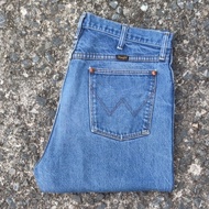W41/36 Second-Hand Wrangler Jeans Model 13MWZ Actual Waist Measurement 36" Total Length 46" Leg Bott