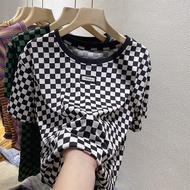 【旺旺服装旗舰店pbojez5hb3.my】 现货欧货棋盘格短袖T恤女黑白格子拼色圆领修身上衣European chessboard check short sleeve T-shirt women 
