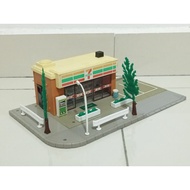 Takara tomy tomica town 7 eleven diorama