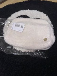 Lululemon 拉绒腰包