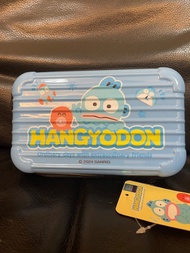 全新正版 Sanrio 水怪 人魚漢頓 硬殼旅行化妝盒 行李箱造型硬殼包 收納 （出自冒險樂園）