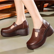 AOKANG nền tảng mới Giày nữ phong cách giày da tất cả các trận đấu giày cho các mẹ giản dị