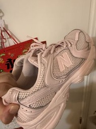 New Balance sneakers in sakura pink 櫻花粉波鞋