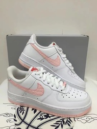 รองเท้าผู้หญิง  NIKE Air Force 1 Low “Valentine′s Day”NIKE Women's Shoes - DQ9320-100 white pink 40.5