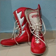 Boxing shoes.  Tranning