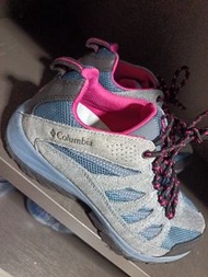 Columbia行山鞋