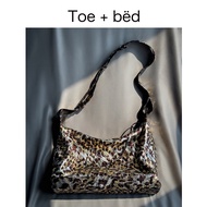 Toebed Designer Limited Edition Leopard Print Tote Bag กระเป๋าสะพายข้างอเนกประสงค์มีสไตล์สําหรับผู้ช