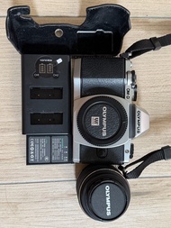 Olympus OM-D E-M10 數碼相機連鏡頭