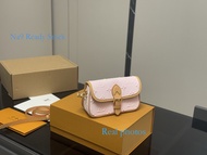 [na9 Ready Stock] size: 19 * 11cm with a Full Set Packaging Baguette Shoulder Messenger Bag Simple