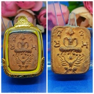 泰国著名稀有/珍贵崇迪牌之一,大名显赫九大法术圣僧一,BE2460龙婆班崇迪佛神兽系列之神鹰蝴蝶版本,已包好精美镀金龙牙壳Master Lp Parn Phra Somdej Series