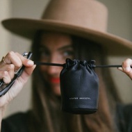 Status Anxiety. | LOVING IS EASY 皮革束口袋_黑、粉