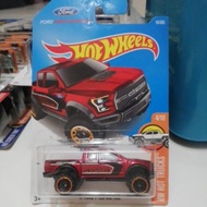 (HWBX55) Hot Wheels 17 Ford F-150 Raptor Red