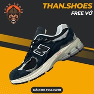 Sneaker NB 2002 Midnight Navy, NB Black Navy Blue - Charcoal.Shoes