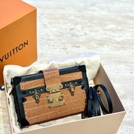 【精選美菜】LV 全球限定色 鱷魚皮 硬盒包 PETITE MALLE