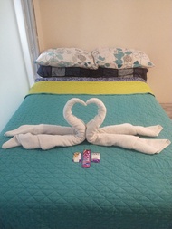 อพาร์ตเมนต์ 1 ห้องนอน 1 ห้องน้ำส่วนตัว ขนาด 54 ตร.ม. – อิมุส (Cozy and Romantic Place)