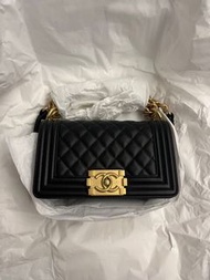 Boy chanel 20 香奈兒 小號 黑金牛 經典款 黑色菱格紋手袋