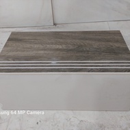 Granit tangga 30x60+20x60 ( kayu + krem)
