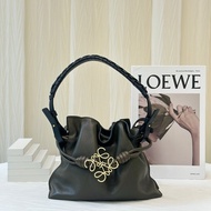 閒置新Loewe羅意威軍綠色福袋斜挎包