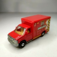MATCHBOX FORD E-350 AMBULANCE 2009 RED 1/64 LOOSE