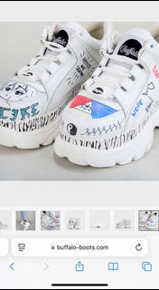!!割$400🥹Buffalo London 辣妹厚底鞋 Classic Low leather graffiti