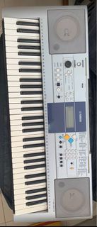 Yamaha PSR-E323