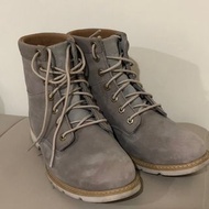 Timberland灰靴