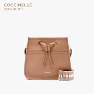 COCCINELLE กระเป๋าสะพายผู้หญิง รุ่น RAQUEL BUCKET BAG 230201 สี SKIN/GAZPACHO