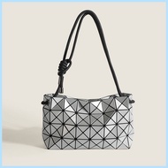 J090hot seller 2024 Spring And Summer Stars Same Geometric Rhombus Bag Fashionable Shoulder Crossbod