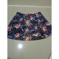 Skirt floral patternWanita Tok above the knee