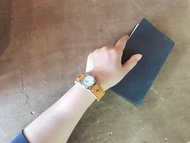 STITCH 可在工作中使用的焦糖色針跡跑步手錶 一鍵式安裝/拆卸 OK SRW-CWC-BA