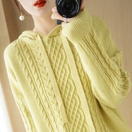 เสื้อสเวตเตอร์ถักมีฮู้ดสีแดงสำหรับผู้หญิง ฤดูใบไม้ผลิและฤดูใบไม้ร่วง แจ็คเก็ตถักยาวคลุมเข่าแบบลำลอง 