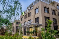 Pero Hotel (Qingdao Huangdao District Langyatai Road Qingdao Gaotie West Station)