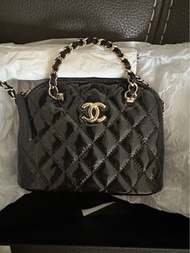 Chanel 漆皮貝殼包