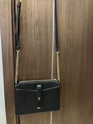 DKNY Thomasina黑配金色鏈條防刮側背包 斜背包