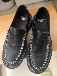 Dr. Martens 黑色厚底樂福鞋